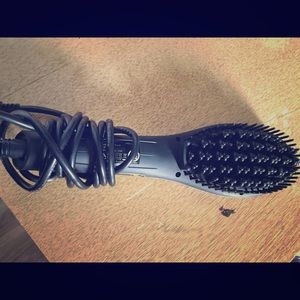 Straightening hairbrush
